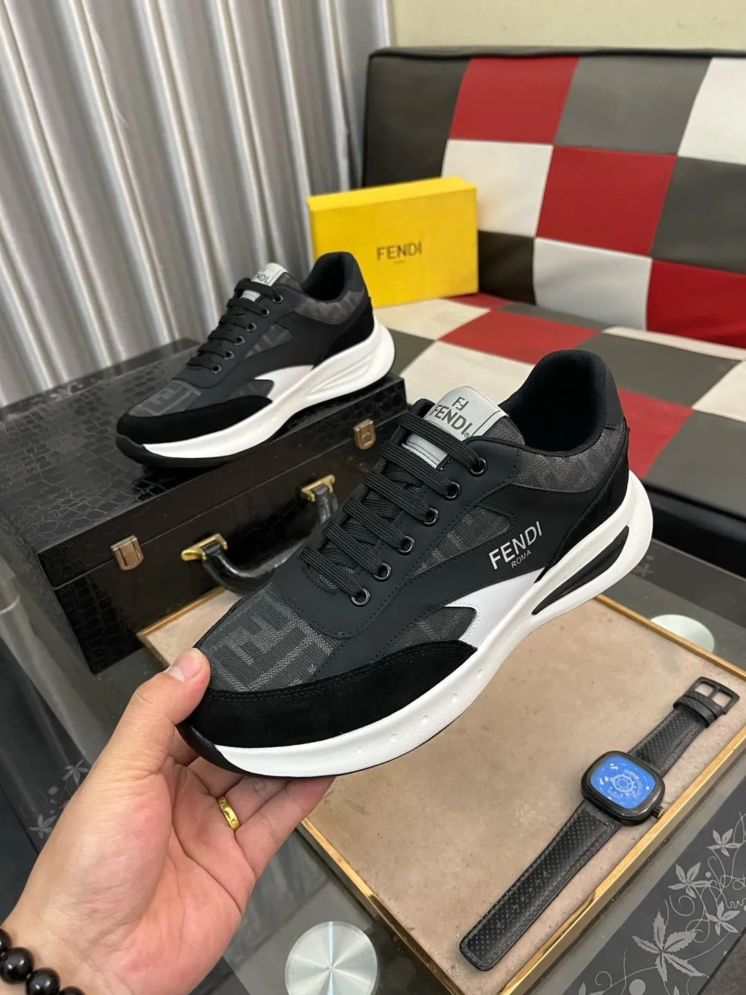 Men's Men's Shoes💰440⌚️⌚️[fendi] Fendi's classic and comfortable men's, this complex sneaker is made of soft calfskin➕genuine leather lining➕original ultra-light rubber material with rough outsole. This unique light style is suitable for the casual and refined sensibility of this season. It is comfortable and natural on the feet. It is an everyday style for casual travel in autumn and winter! 38−443️⃣colors available